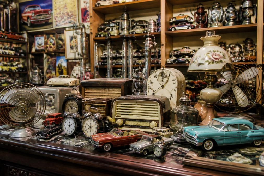 Best Retro Decor Shop for Collectors
